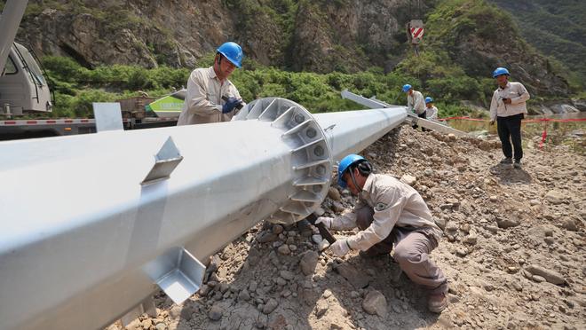 郑成龙赛后向崔康熙鞠躬问好：泰山队每个人表现都很不错